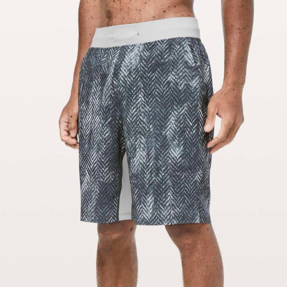Lululemon T.H.E. Short Linerless Men Blue Geo Pockets Outdoor Athletic Large
